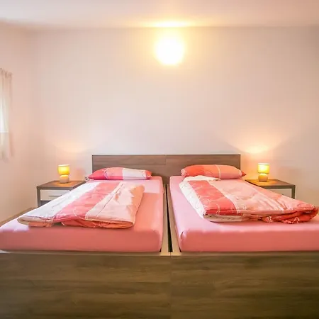 Sara בית הארחה 3*